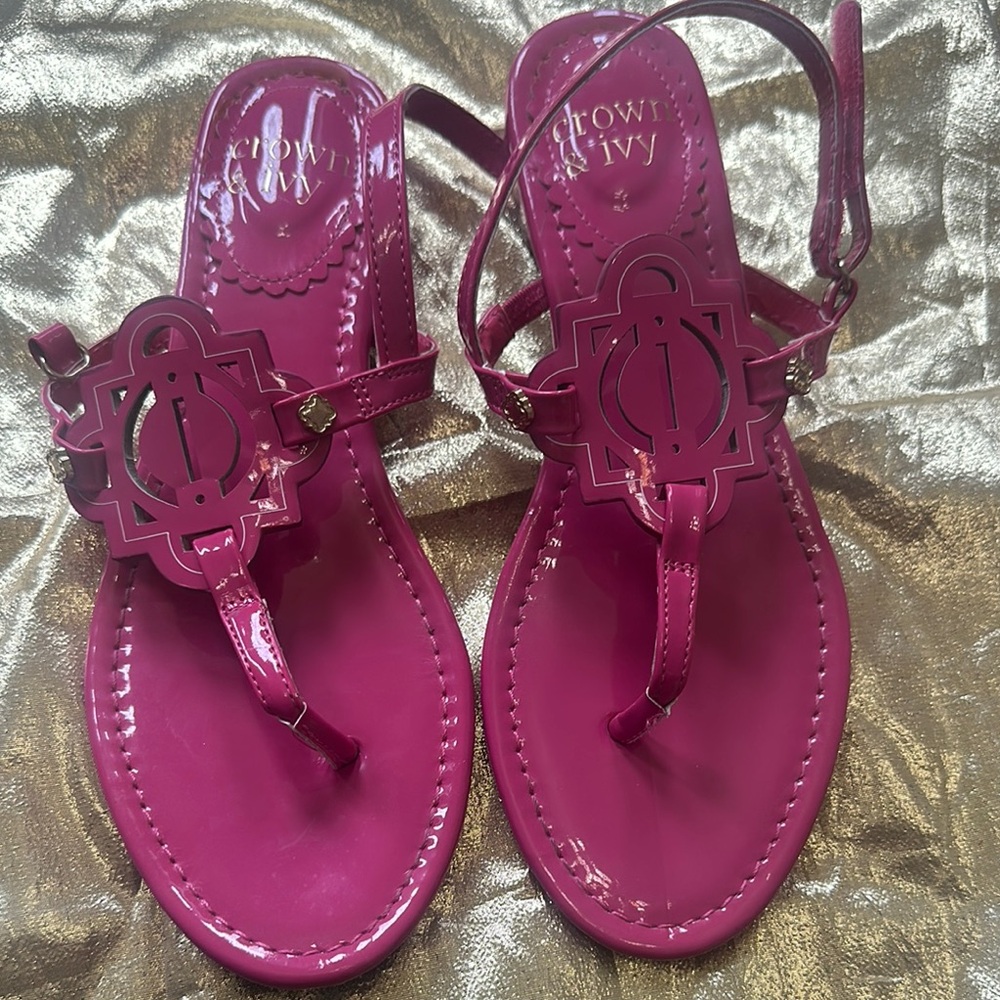 Crown & Ivy Pink Sandals with Glossy Finish Big Kids size 4 - Picture 8 of 9
